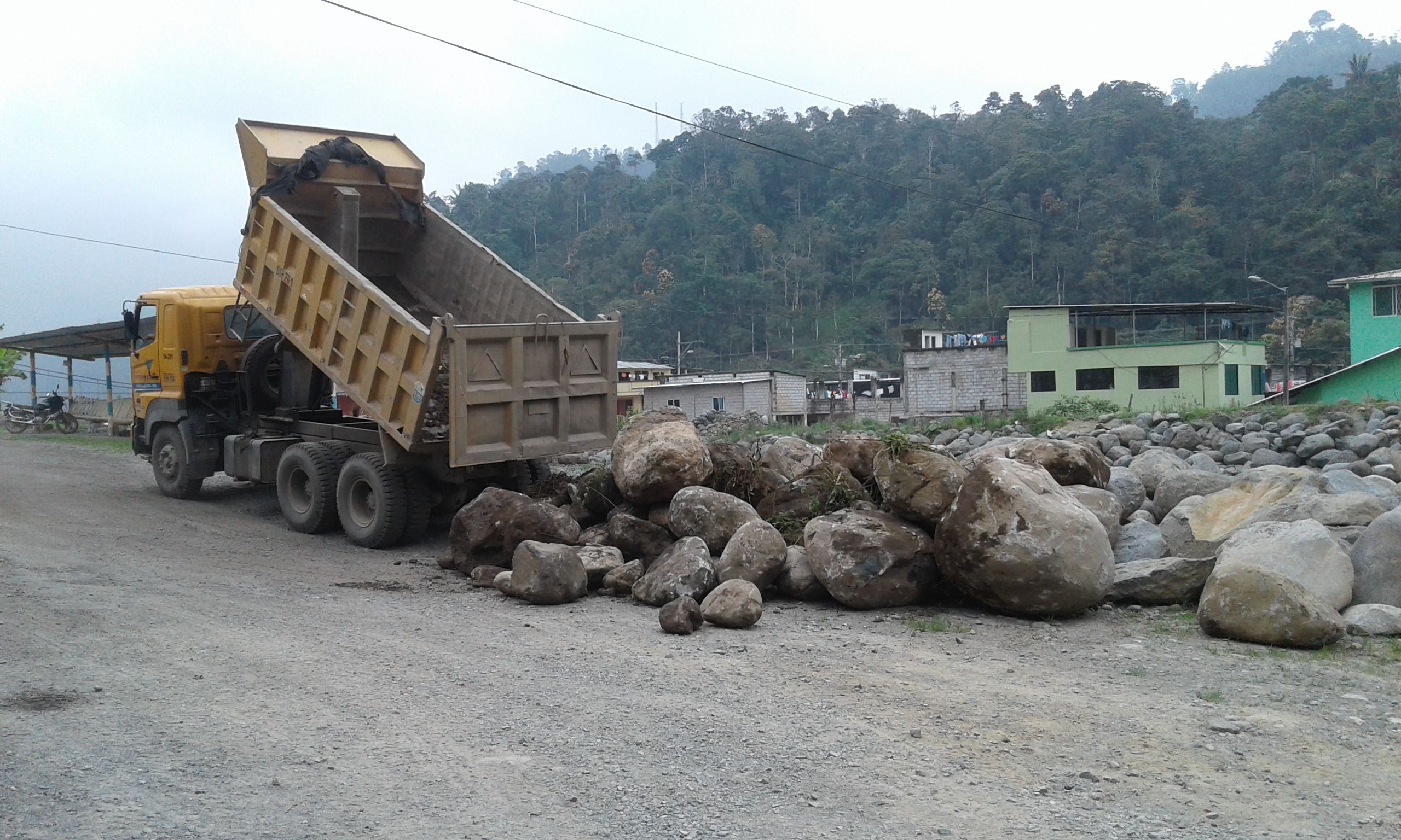 Photo of Piedras para fortalecer muro en Alluriquín