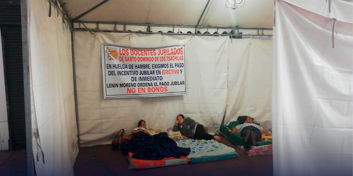Photo of Docentes jubilados de Santo Domingo se sumaron a la huelga de hambre